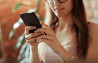 beautiful-young-woman-using-smartphone